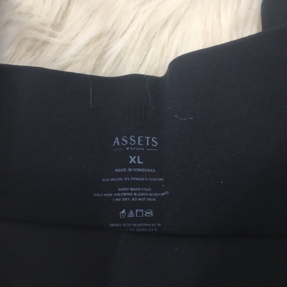 Assets by Spanx Black Base Leggings. XL - Picture 4 of 4